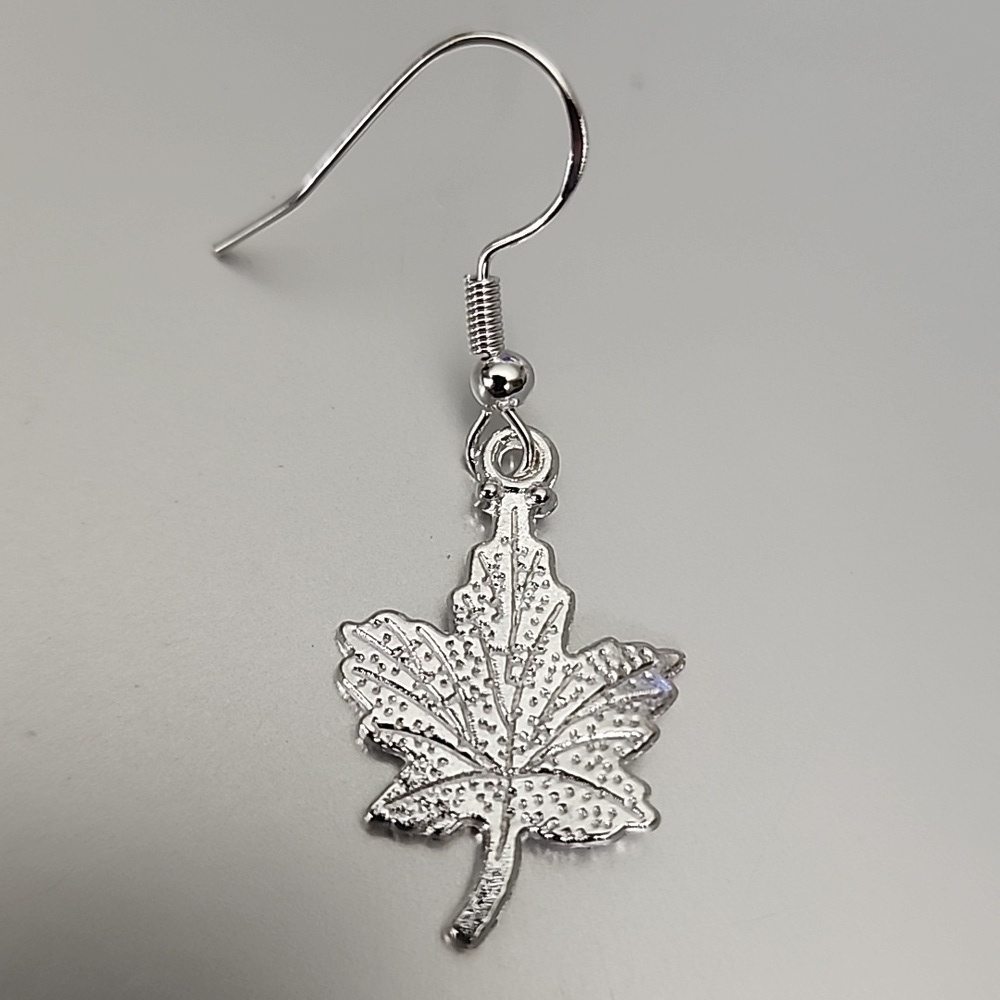 925S post Maple Leaf Earrings Tibeten Alloy Shiny Silver - Picture 4 of 4